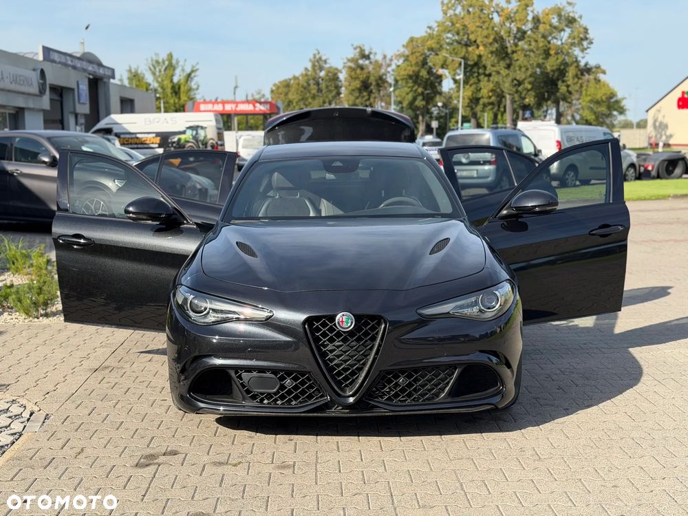 Alfa Romeo Giulia 2.9 V6 Bi-Turbo AT8 Quadrifoglio - 31