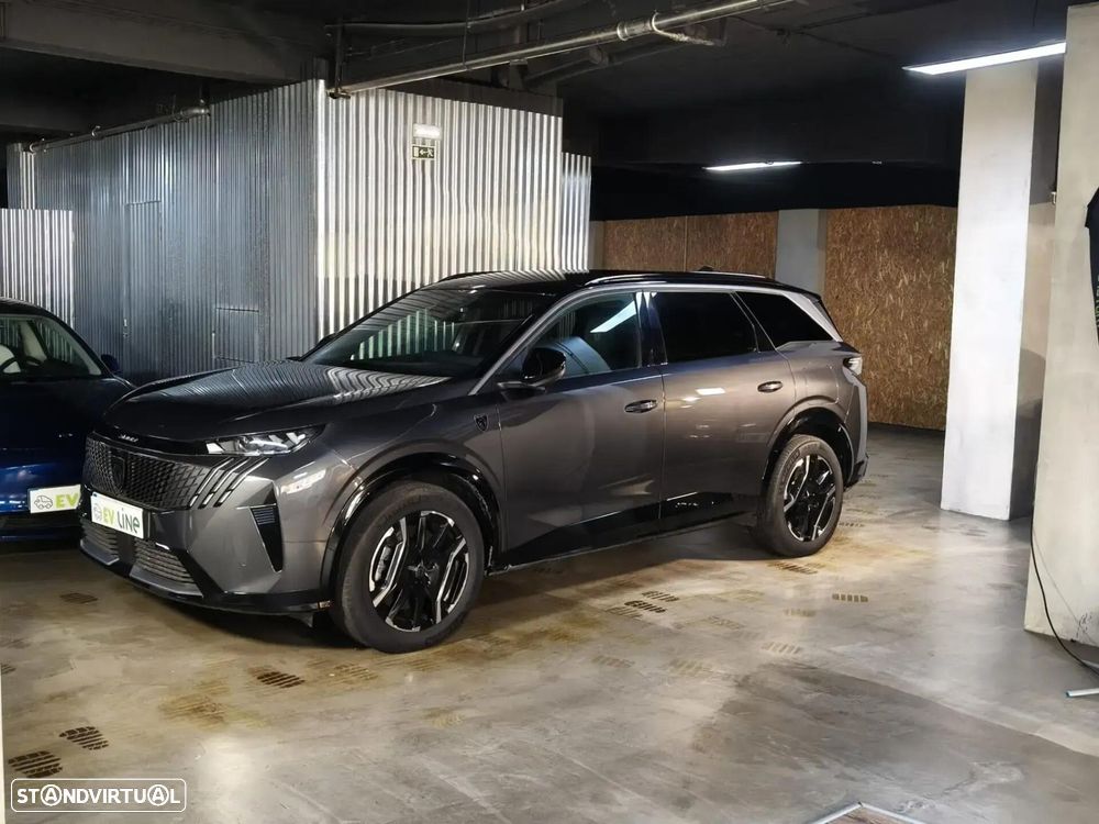 Peugeot E-5008