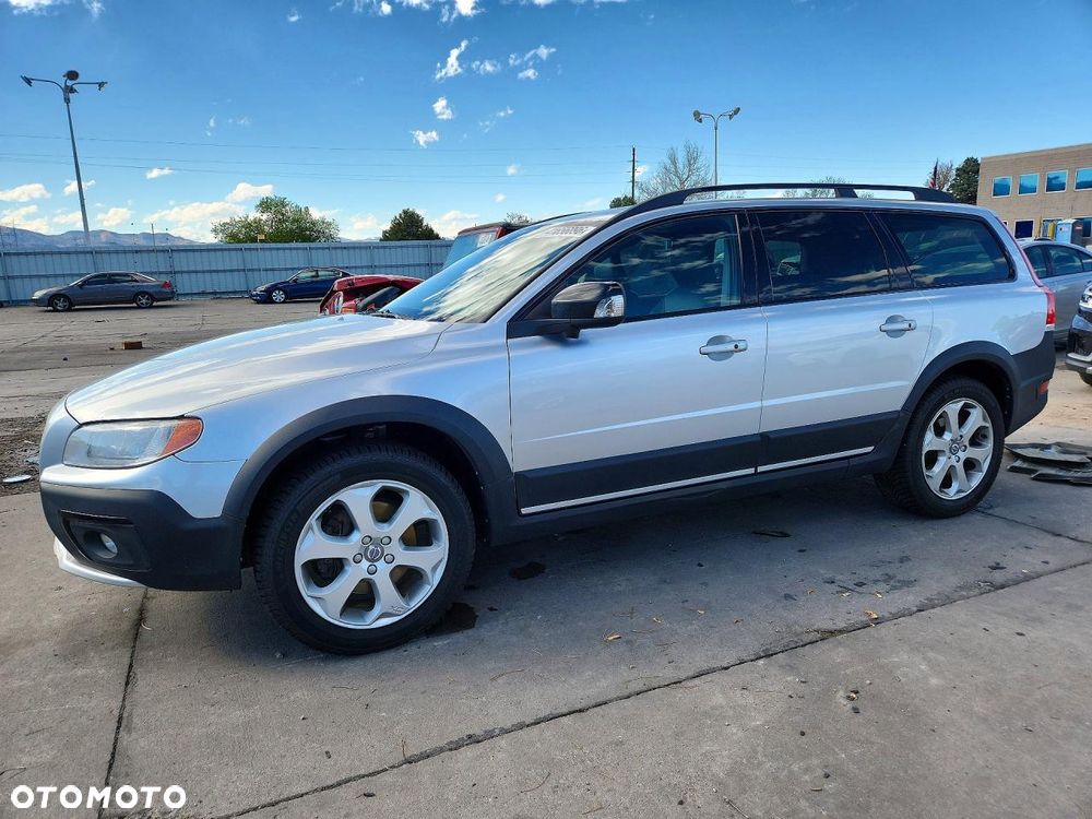 Volvo XC 70 T5 AWD Momentum - 1