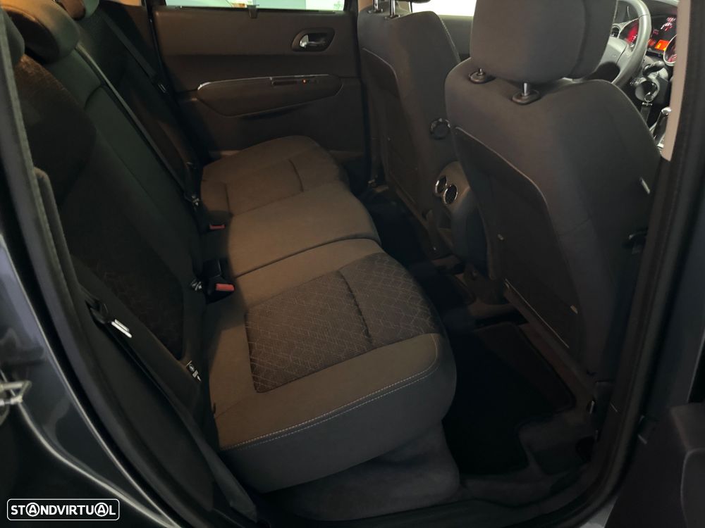 Peugeot 3008 1.6 e-HDi Allure 2-Tronic J18 - 21