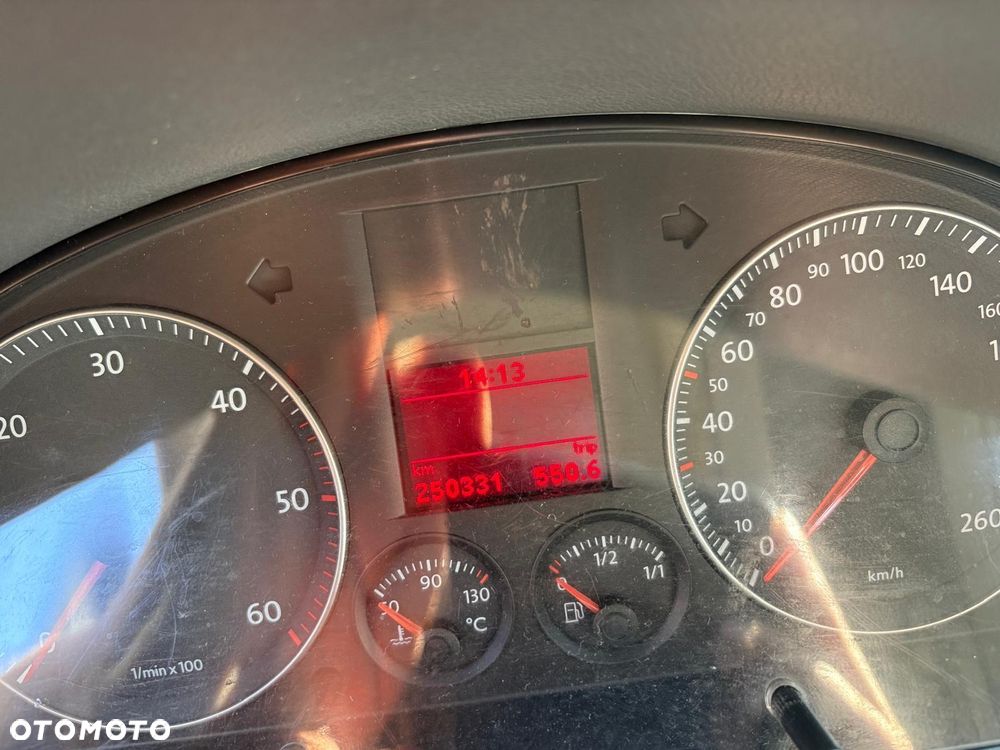 Volkswagen Touran - 5