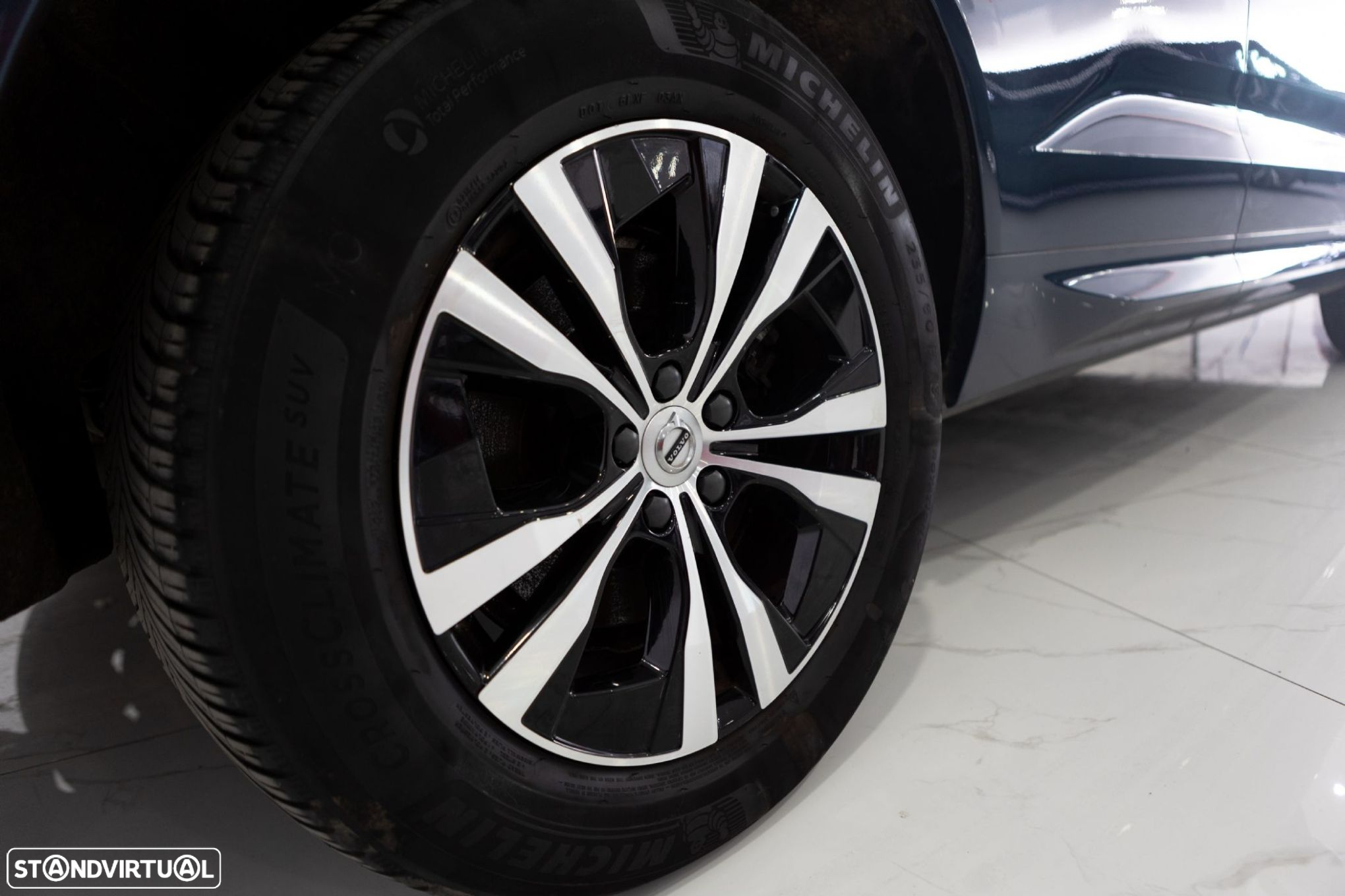 Volvo XC 60 B4 D AWD Geartronic Momentum - 5