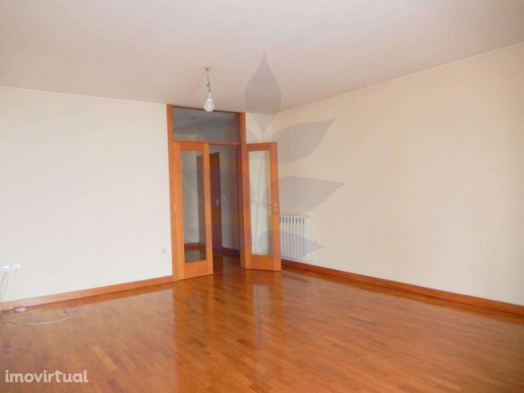 Apartamento T2 - Para Arrendamento - S. Vitor - Grande imagem: 2/15