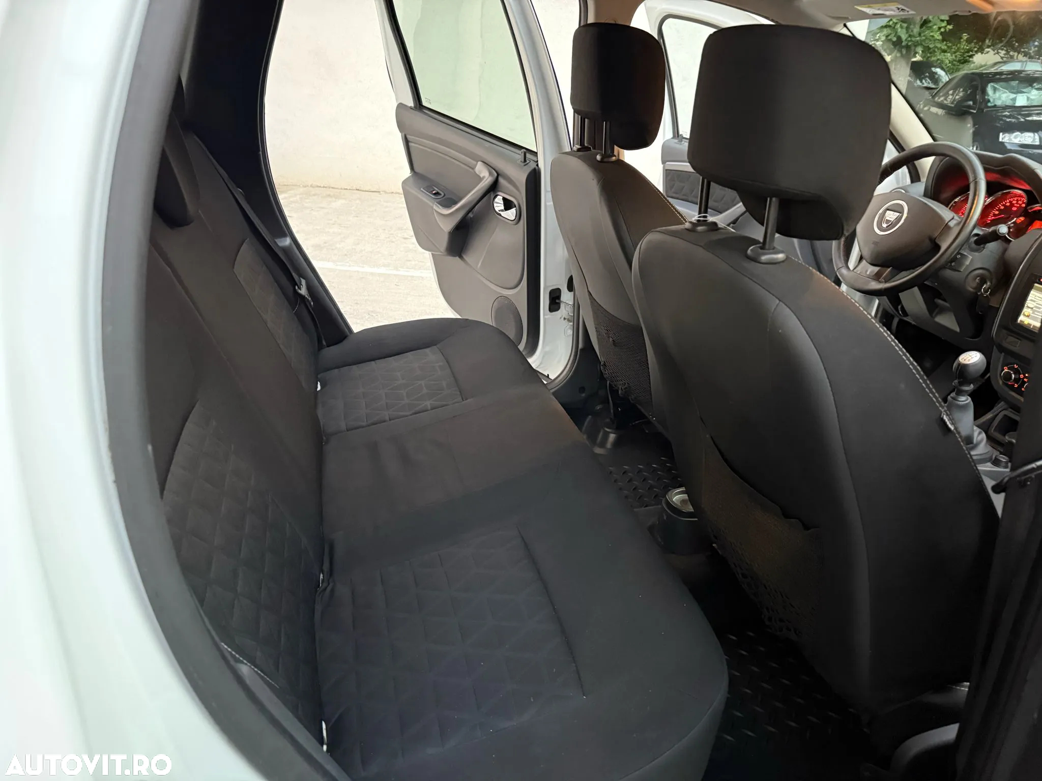 Dacia Duster 1.5 dCi 4x2 Laureate - 8