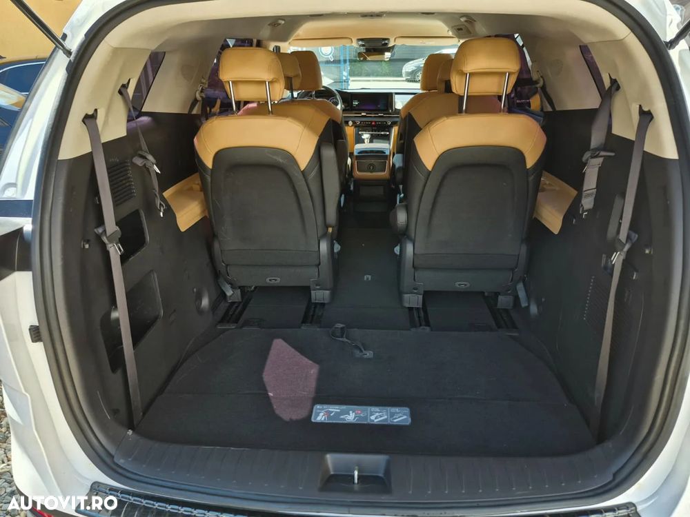 Kia Carnival - 10