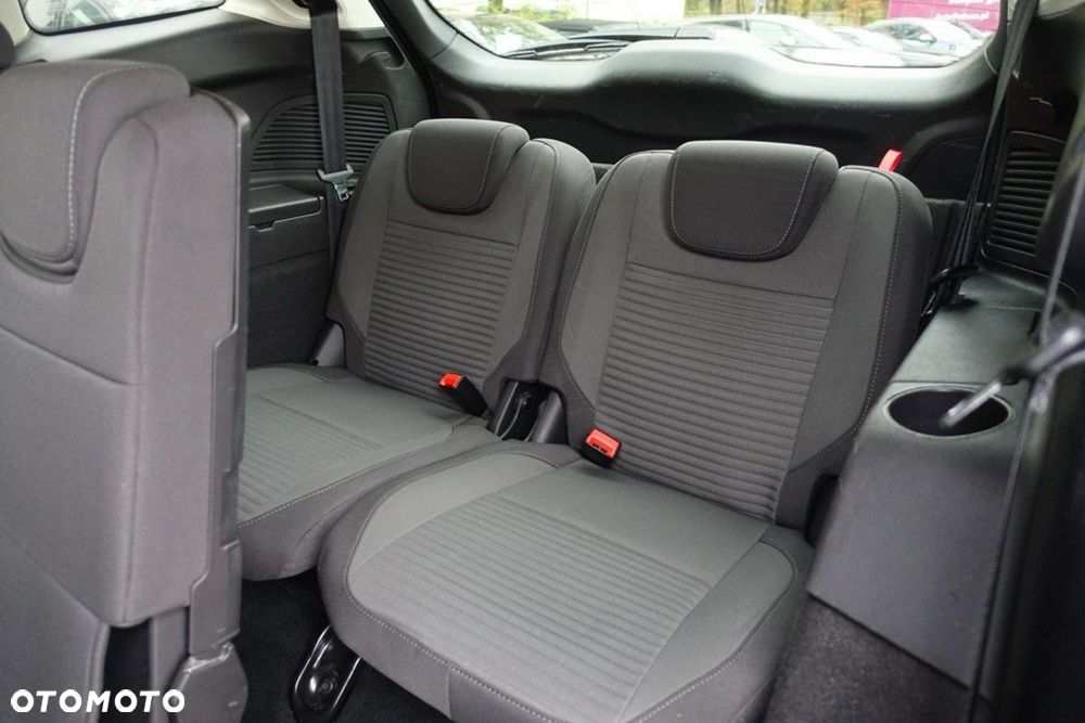 Ford Grand C-MAX - 12