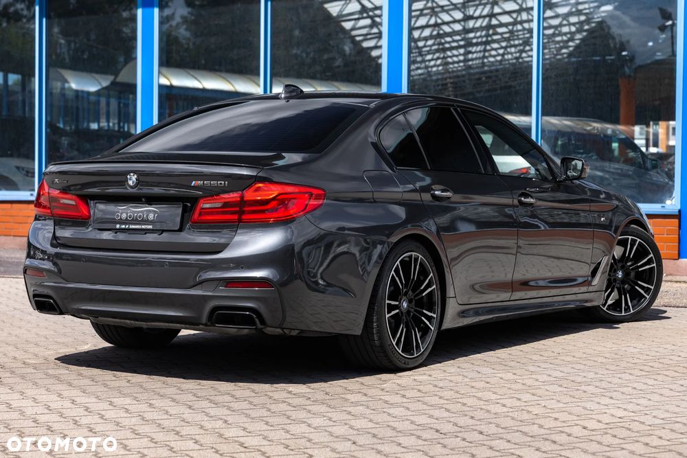 BMW Seria 5 M550i xDrive - 11
