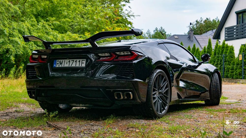 Chevrolet Corvette - 17