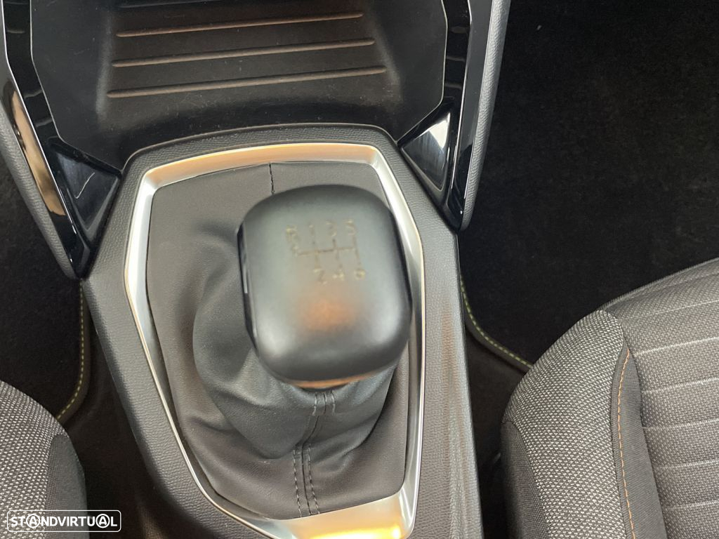 Peugeot 2008 1.2 PureTech Active Pack - 17