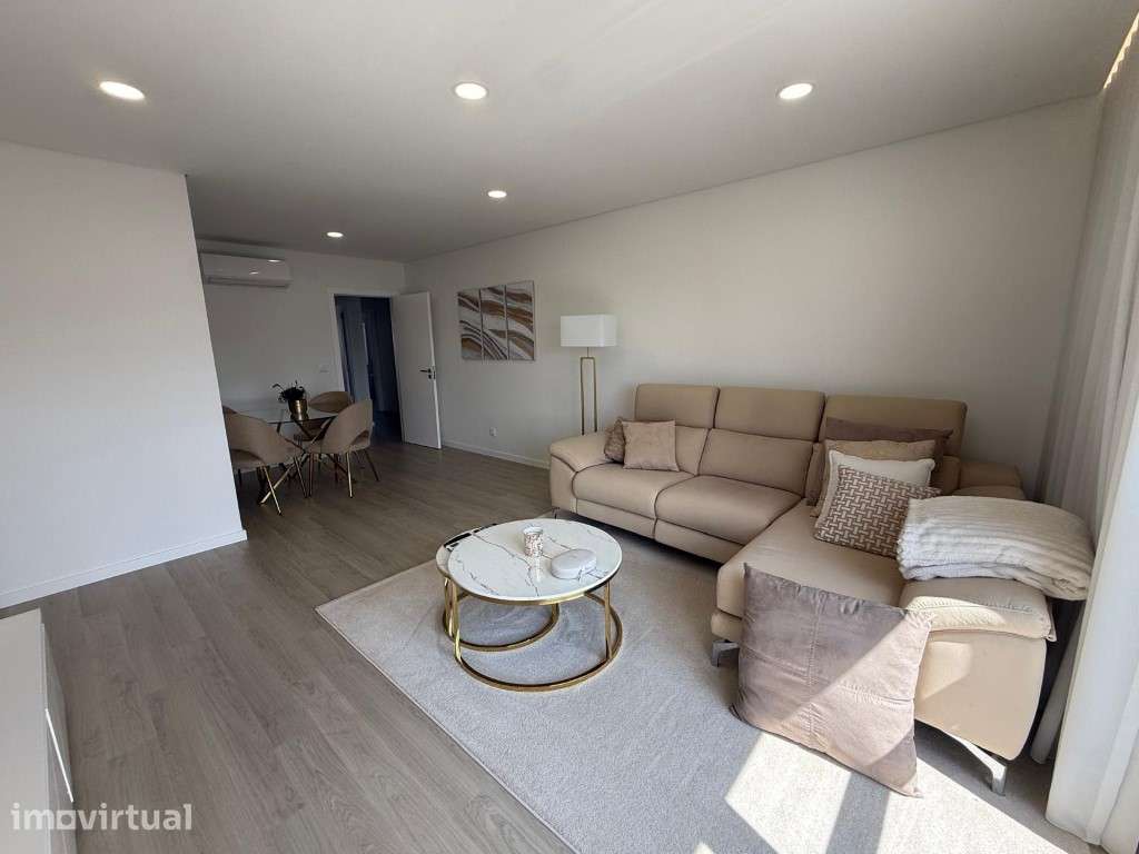 T2 Semi-Novo nas Casas do Lago, Serra Carnaxide, com dois parqueame... - Grande imagem: 4/32