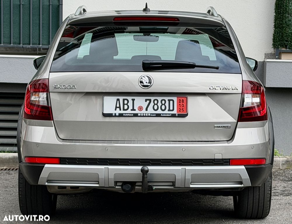 Skoda Octavia Combi 2.0 TDI DSG 4X4 Scout - 9