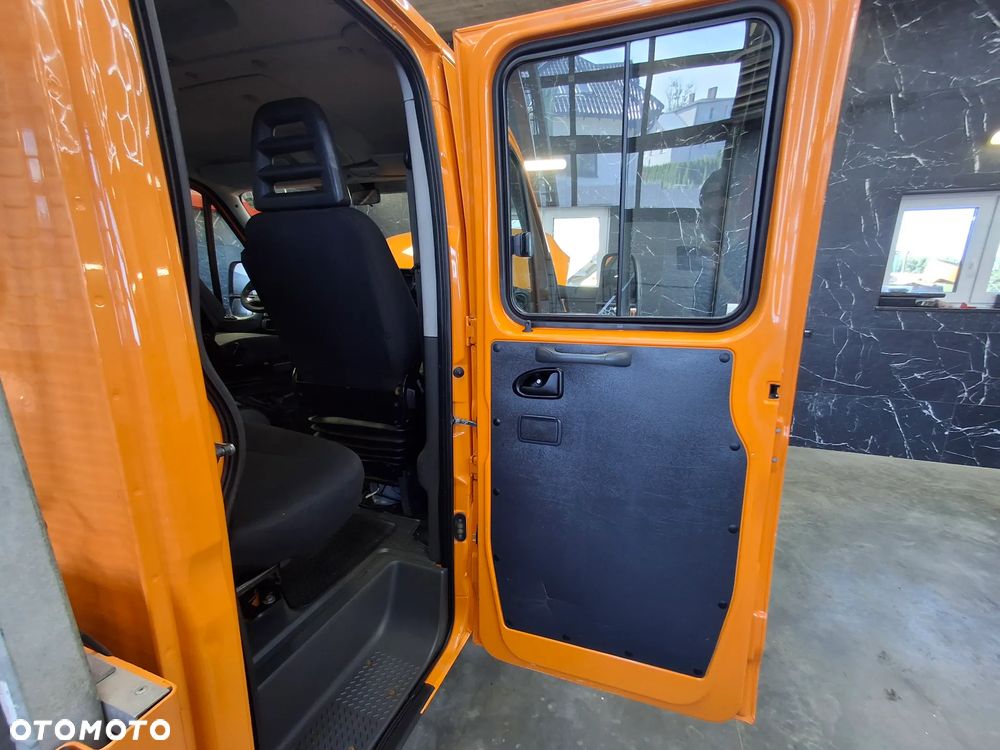 Iveco Daily 35S14 Doka Dubel Brygadówka Służba Drogowa Silnik 3.0 Pomarańczowy 6 Miejsc Hak Kamera Cofania Webasto Ogrzewanie Postojowe Klimatyzacja Fotele Pneumatyczne - 19