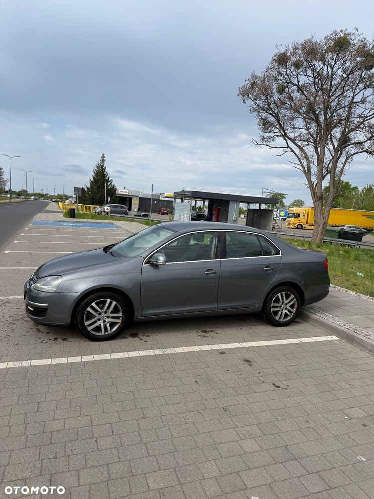Volkswagen Jetta 1.9 TDI DPF Comfortline - 4