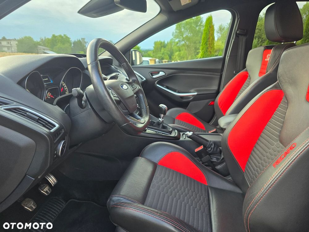 Ford Focus 2.0 EcoBoost ST mit Leder-Exclusiv-Paket - 23