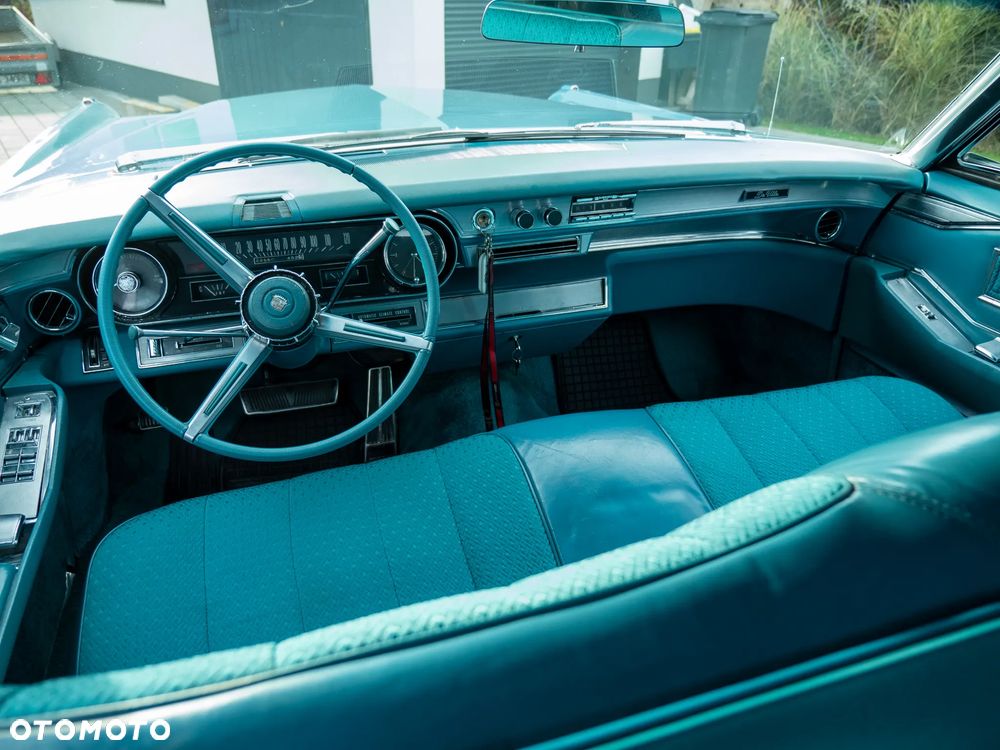 Cadillac Deville - 24