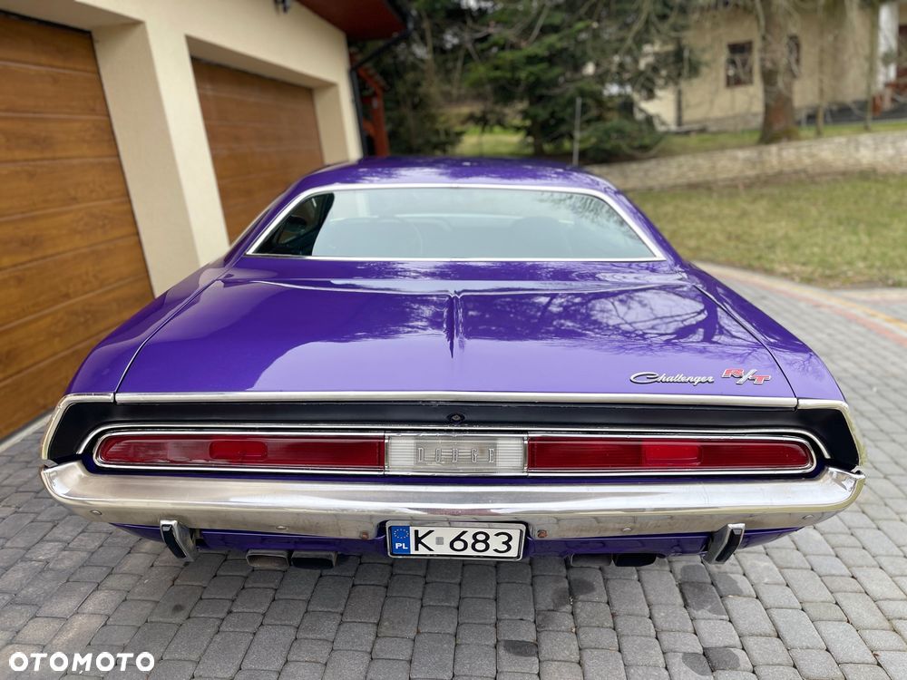 Dodge Challenger - 11