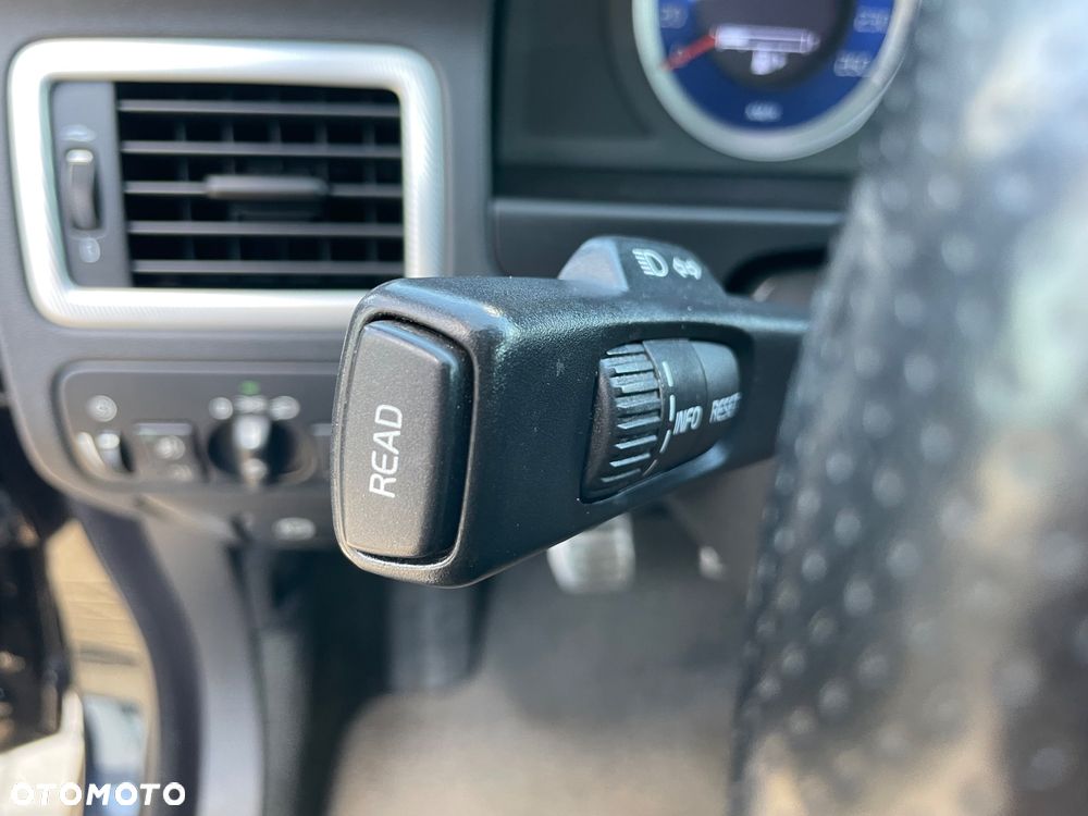 Volvo V70 D5 R-Design - 22