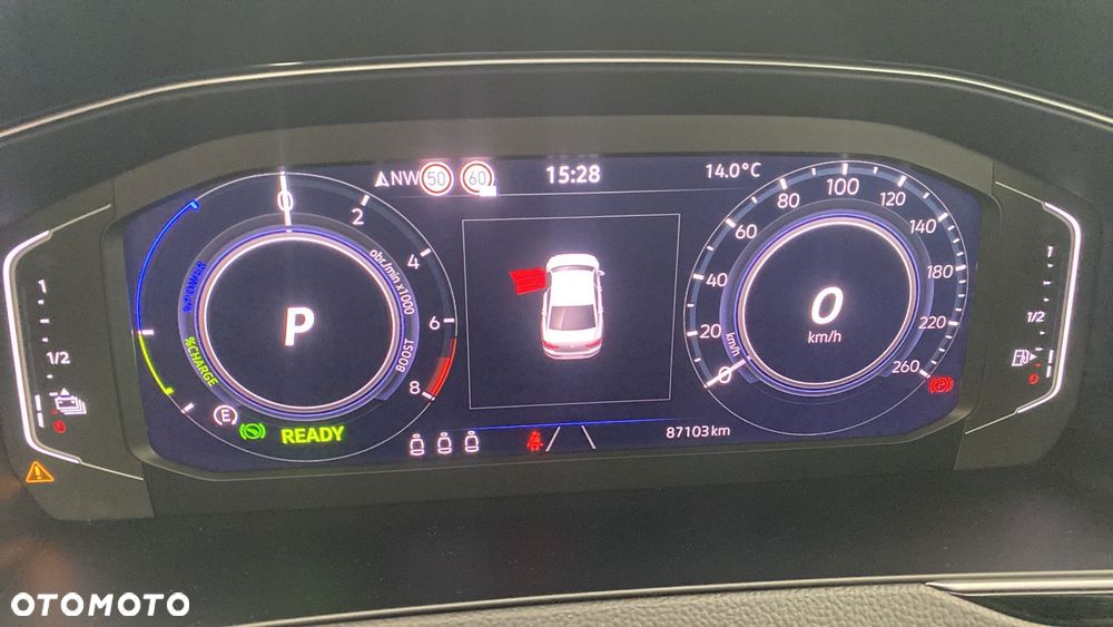 Volkswagen Passat - 16