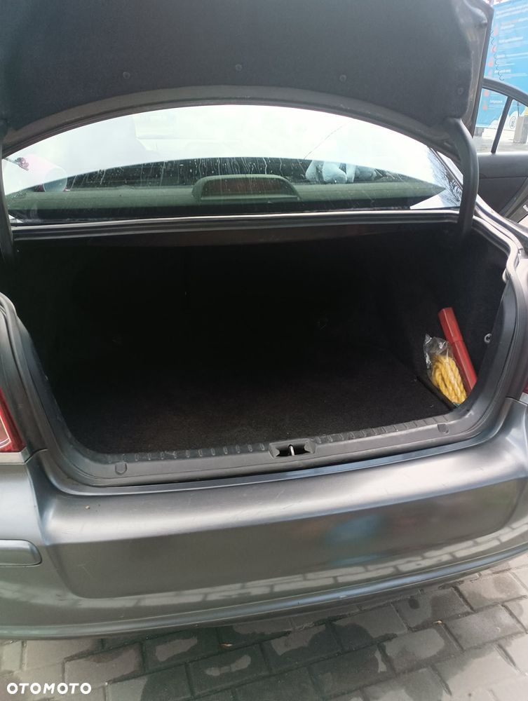 Toyota Avensis 2.0 D-4D Sol - 11