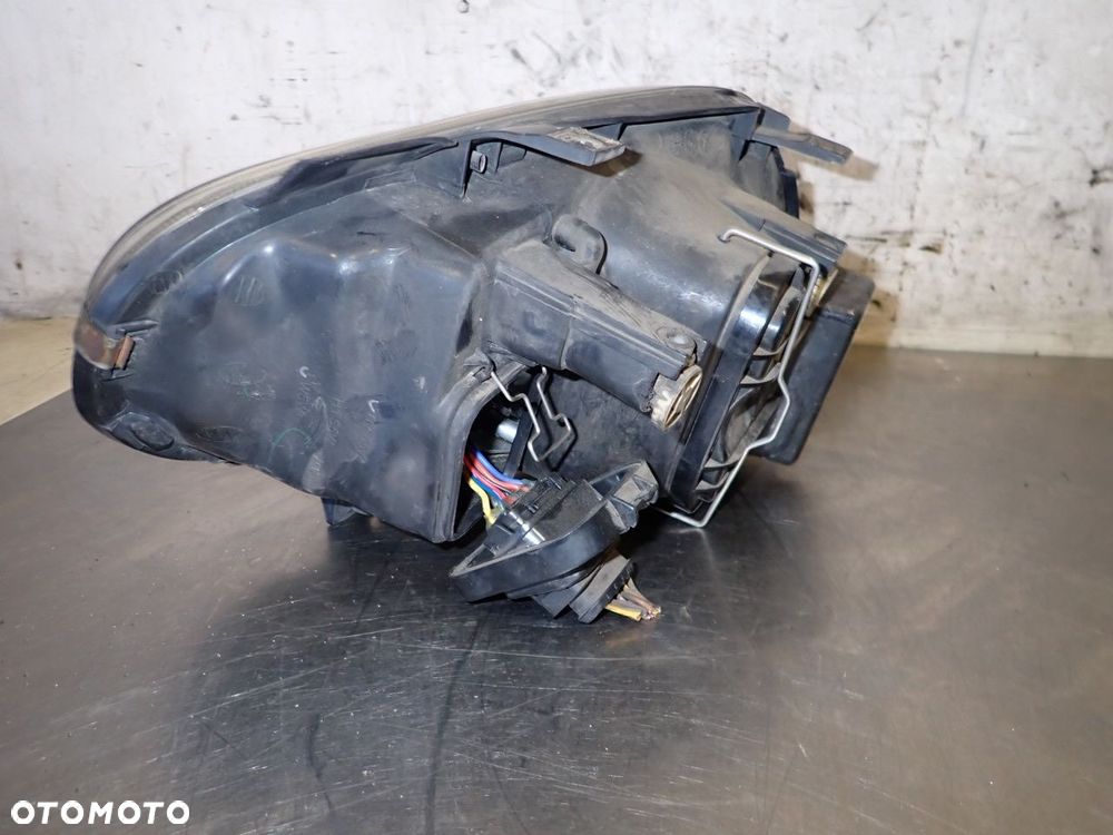 LAMPA PRAWA PRZEDNIA VOLKSWAGEN GOLF IV - 3