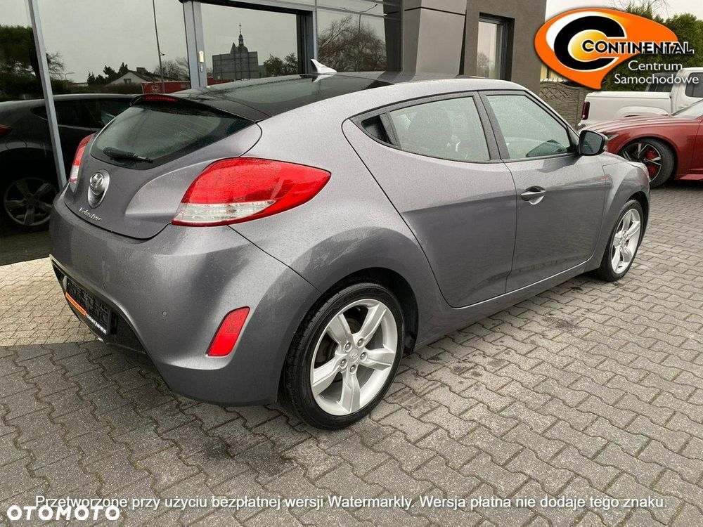 Hyundai Veloster - 4