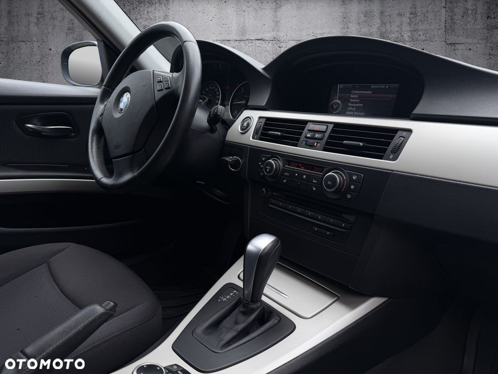 BMW Seria 3 318d DPF Edition Lifestyle - 11