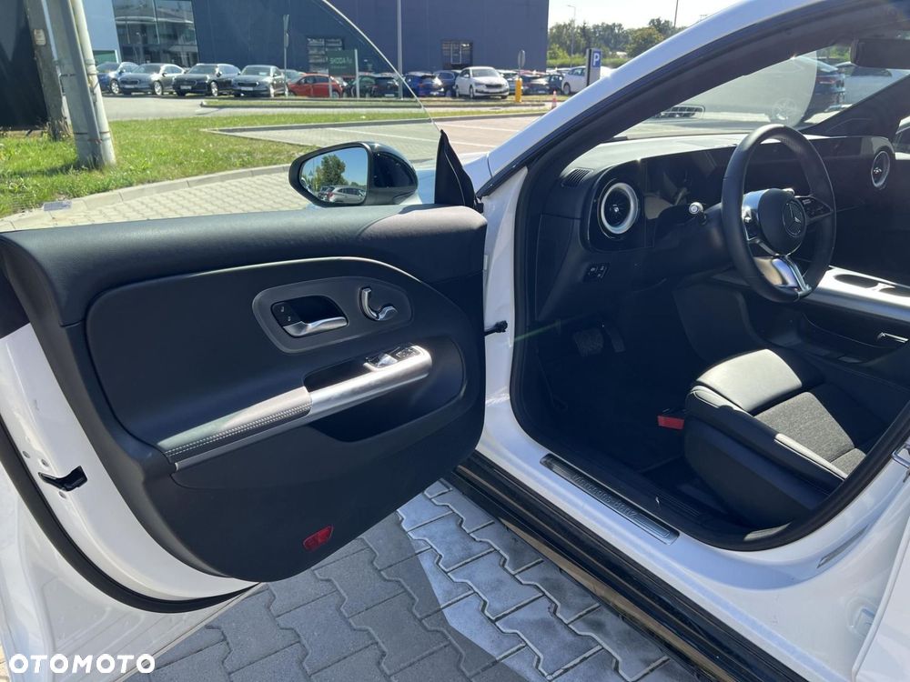 Mercedes-Benz CLA 200 mHEV 8G-DCT - 10