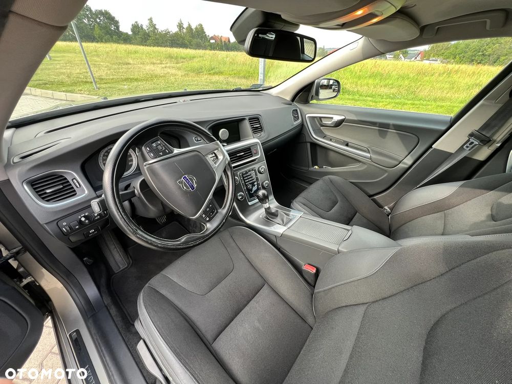 Volvo V60 D3 R-Design - 13