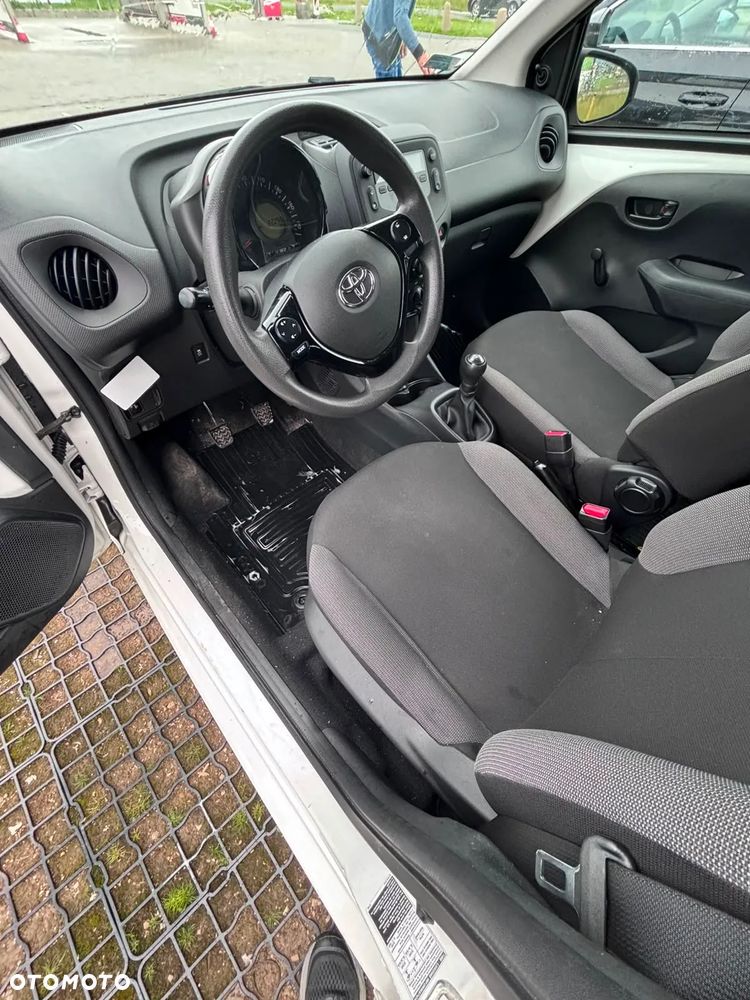 Toyota Aygo x - 19