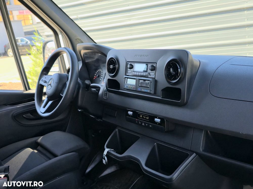 Mercedes-Benz Sprinter - 12