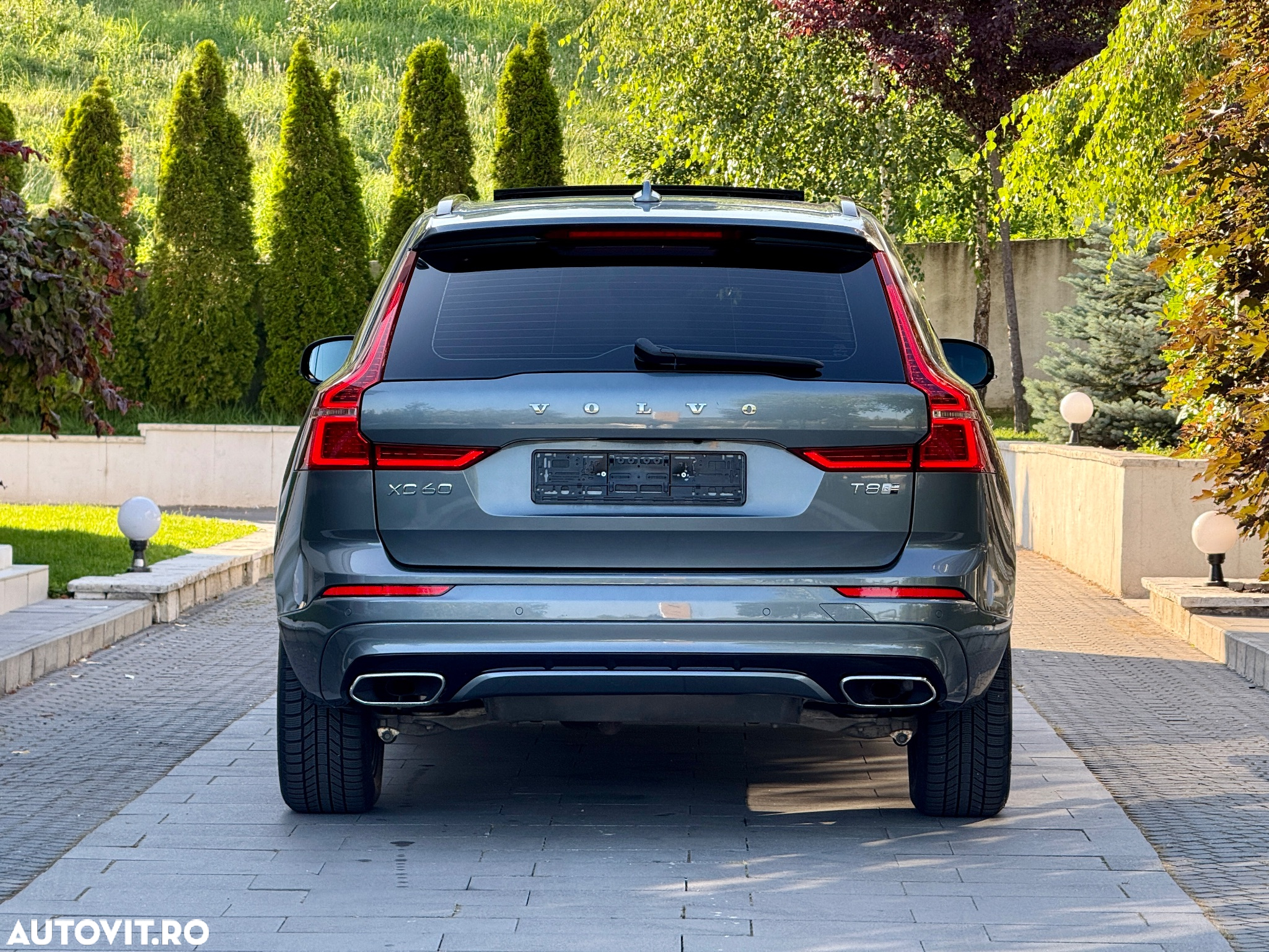 Volvo XC 60 Recharge T8 Twin Engine eAWD R-Design - 4