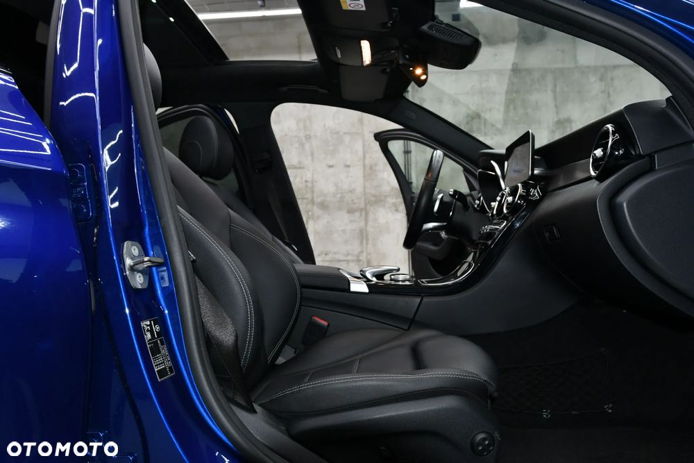 Mercedes-Benz Klasa C 300 d 4MATIC 9G-TRONIC - 26