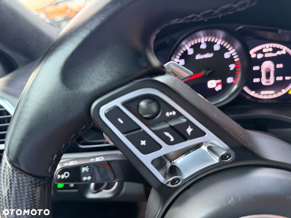 Porsche Cayenne Turbo - 10