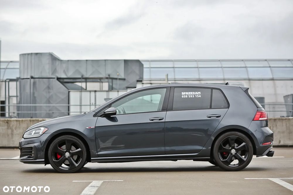 Volkswagen Golf - 6