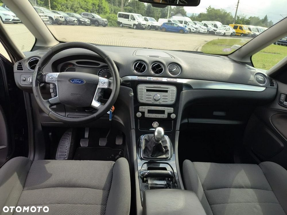 Ford S-Max - 11