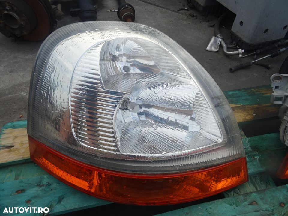Far dreapta Renault Master din 2007 volan pe stanga - 1