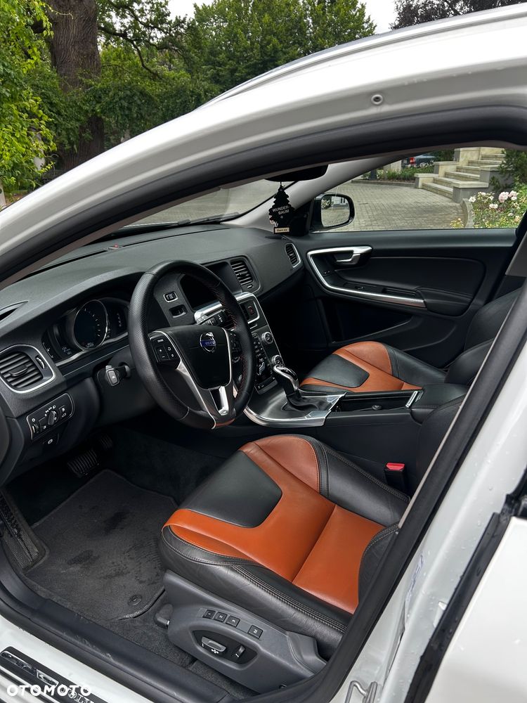 Volvo V60 Cross Country T5 AWD Momentum - 13