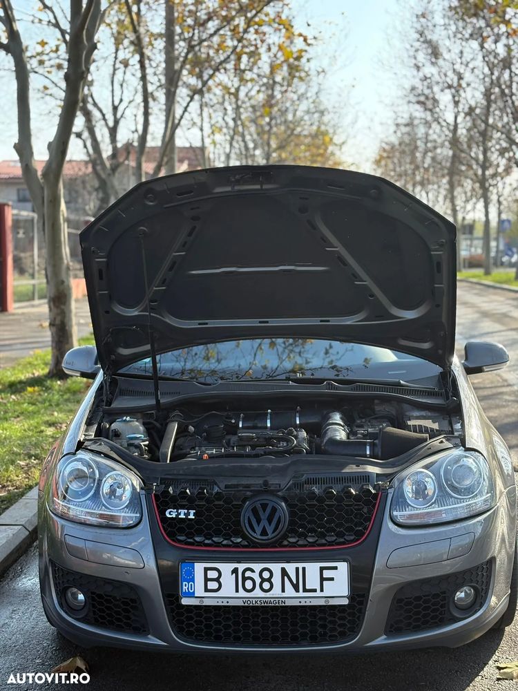 Volkswagen Golf 2.0 FSI GTI - 2