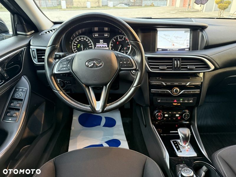 Infiniti Q30 1.6t Premium Tech 7DCT - 10