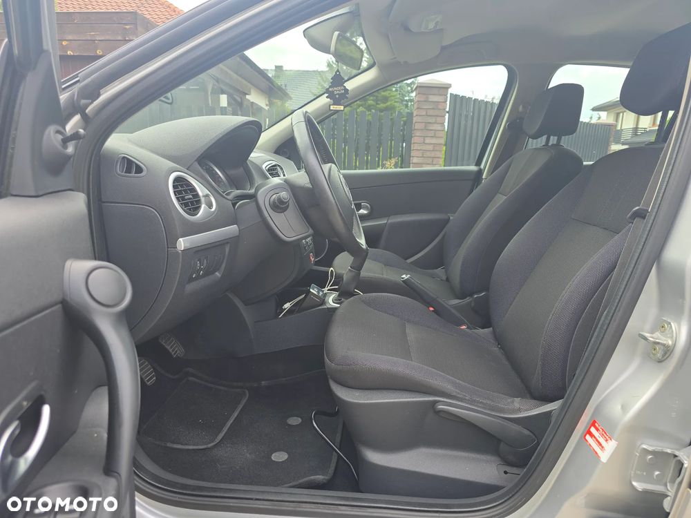 Renault Clio - 11