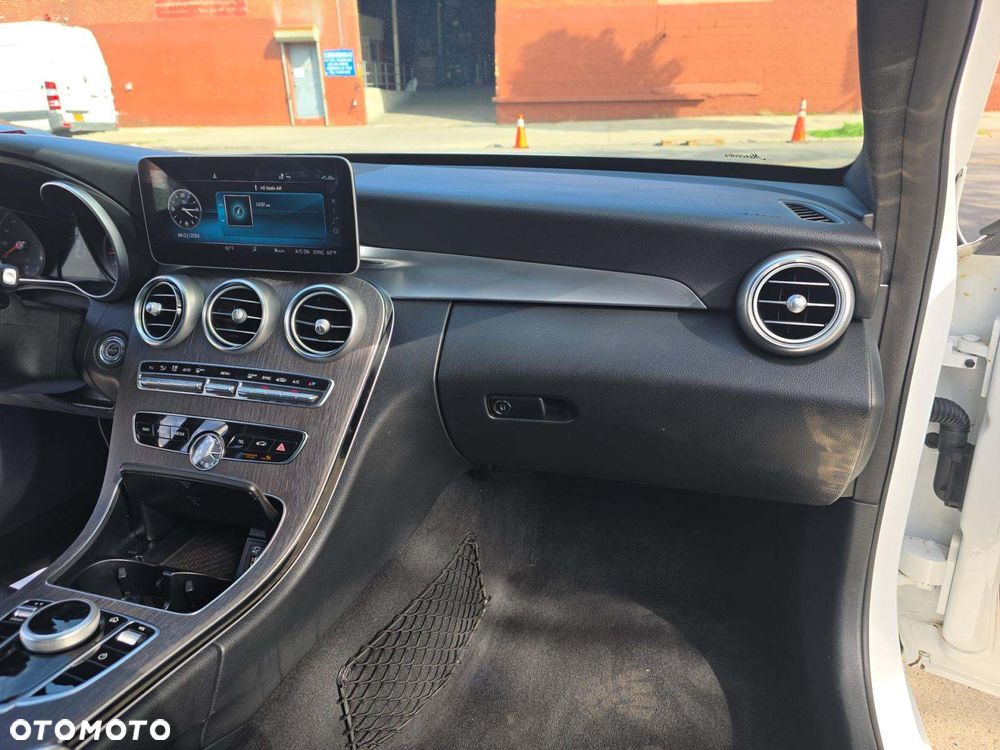 Mercedes-Benz Klasa C 300 4Matic 9G-TRONIC AMG Line - 10