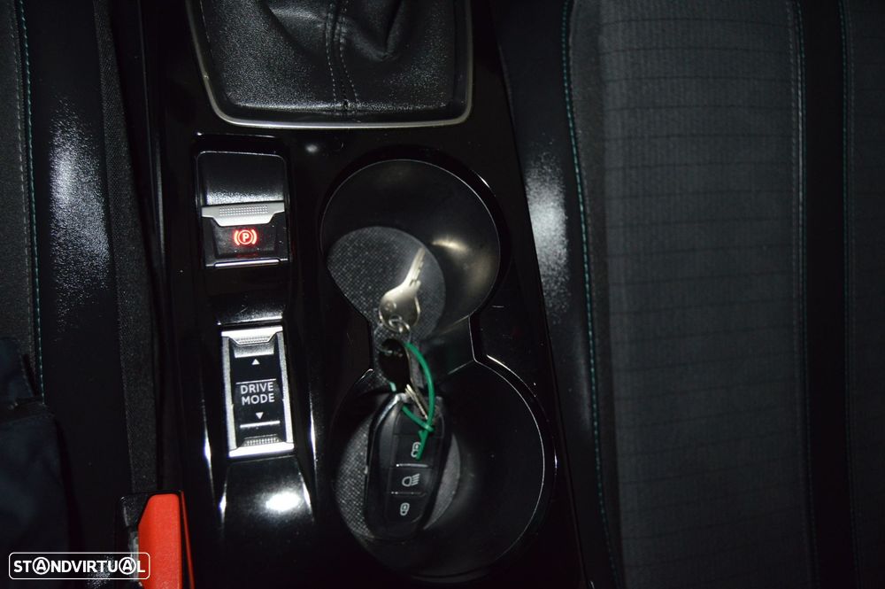 Peugeot 2008 1.5 BlueHDi Allure Pack - 41