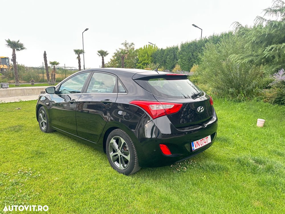Hyundai i30 1.6 CRDI blue Style - 4