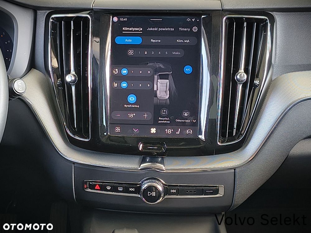 Volvo XC 60 B4 D Plus Dark - 22