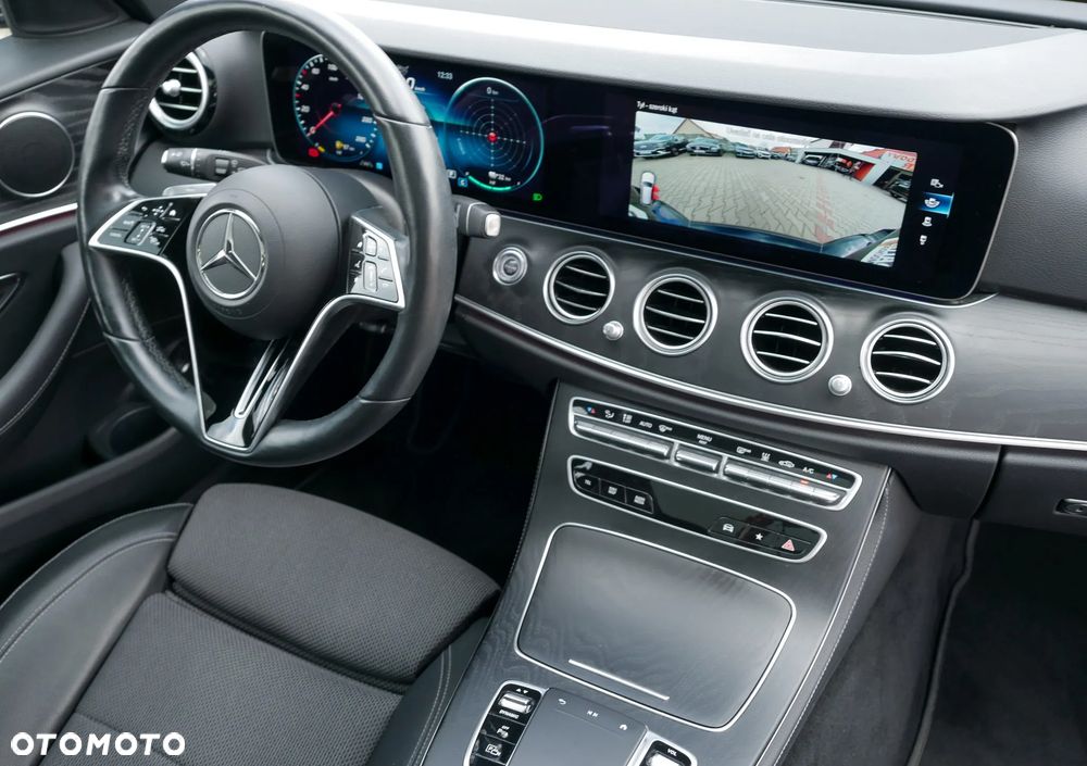 Mercedes-Benz Klasa E 300 9G-TRONIC Night Edition - 15