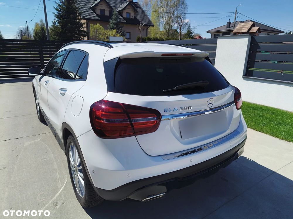Mercedes-Benz GLA 200 7G-DCT AMG Line - 3