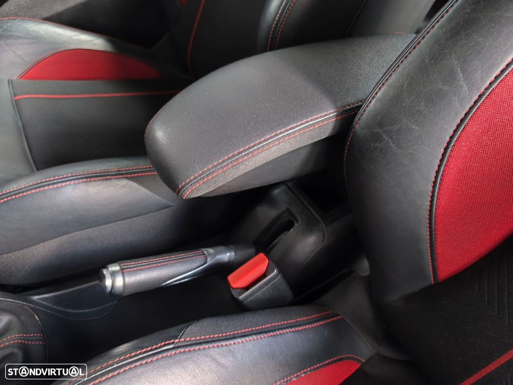 Peugeot 208 1.6 THP GTi - 22