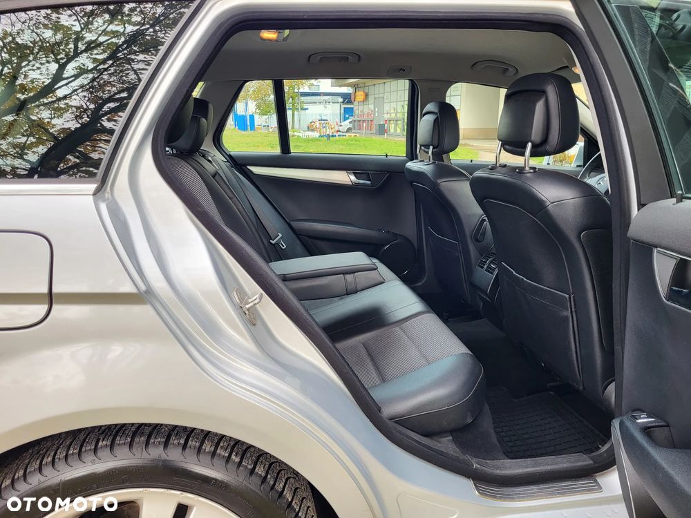 Mercedes-Benz Klasa C 180 K BlueEff Avantgarde - 28