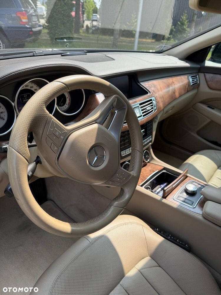 Mercedes-Benz CLS 350 CDI 4-Matic BlueEff - 12