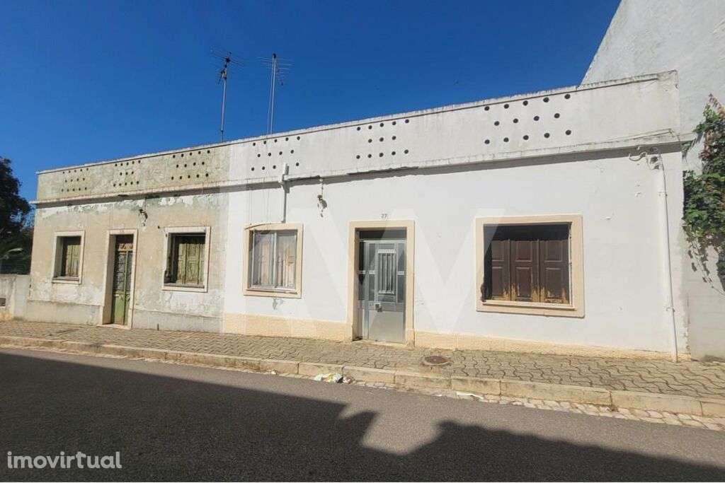 DUAS MORADIAS T2 GEMINADAS PARA RECUPERAR + LOTE DE TERRENO URBANO com - Grande imagem: 5/14